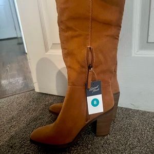 Women’s knee high boots, size 8, NWT